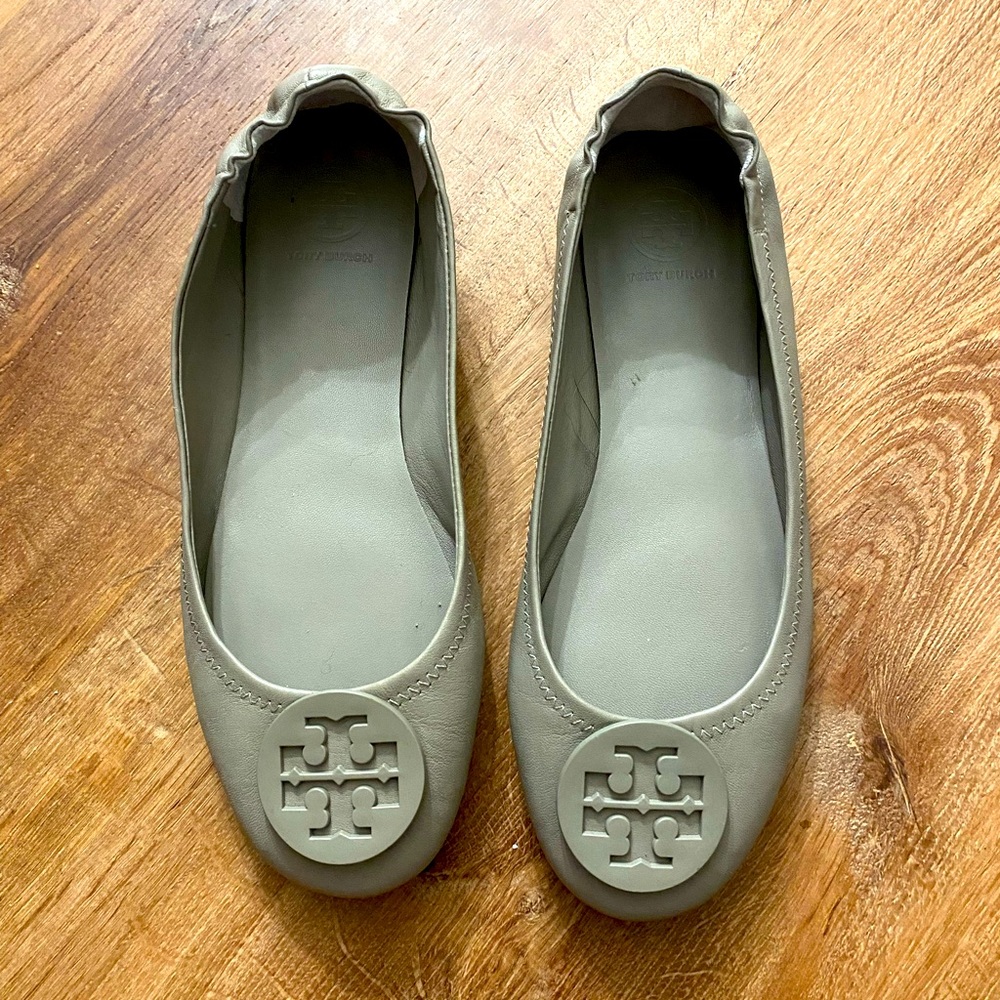TORY BURCH Grey Flats